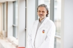 Dr. R. Uktveris
